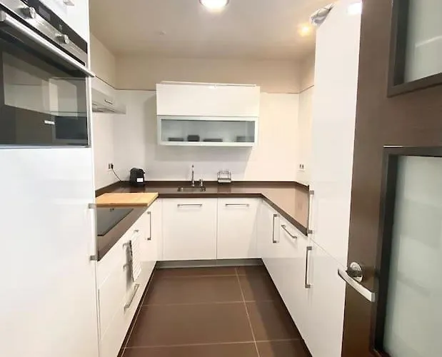 Piso De Lujo Con Piscina Y Gym, A 2min De La Playa Ла-Корунья